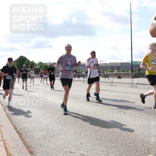 29.06.2025 - hella hamburg halbmarathon Lena Gebhardt http://msf.ph/oto/8446127 29.06.2025 09:53:28 Lombardsbrücke 11283, 16286, 17718, 13450, 1012, 1391, 1466, 1558, 1735, 1750, 1759, 2048, 2213, 2234, 2365, 2402, 2590, 2623, 2890, 2937, 2970, 3004, 3146, 3186, 3304, 3414, 3907, 3928, 4091, 4140, 4247, 4310, 4553, 4997, 5022, 5132, 5362, 5460, 5532, 5623, 5624, 5650, 5692, 6071, 6081, 6152, 6203, 6282, 6375, 6388, 6460, 6712, 6903, 7147, 7204, 7322, 7385, 7448, 7450, 7480, 7765, 8063, 8145, 8664, 9126, 9626, 9633, 9723, 9965, 13009 meine-sportfotos.de