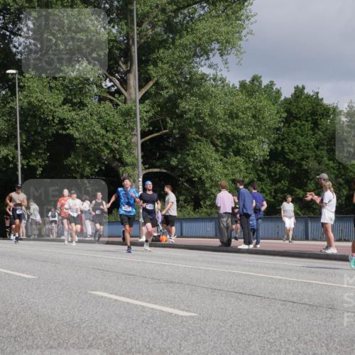 29.06.2025 - hella hamburg halbmarathon Luisa Fischer http://msf.ph/oto/8446131 29.06.2025 09:47:02 Kennedybrücke 13833, 1827, 5367, 2021, 3201, 5367, 8473, 8731, 10156, 10848 meine-sportfotos.de