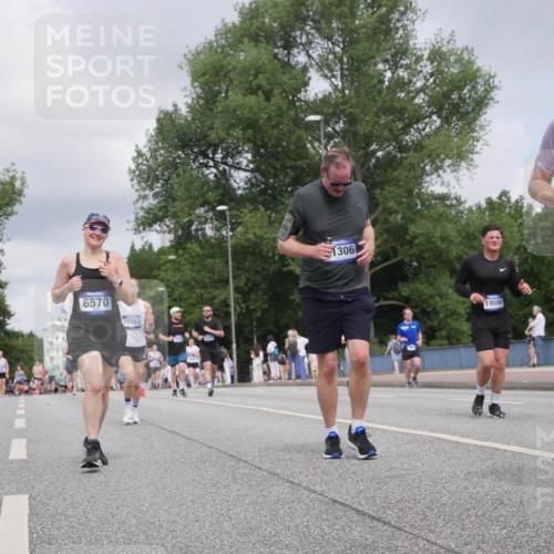 29.06.2025 - hella hamburg halbmarathon Luisa Fischer http://msf.ph/oto/8446145 29.06.2025 10:28:10 Kennedybrücke 6570, 15283, 1306, 19080, 9063, 1395, 2132, 2280, 2477, 3343, 3786, 4221, 4624, 5138, 5829, 5830, 6524, 6526, 7528, 7975, 8502, 9063 meine-sportfotos.de