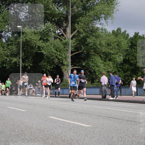 29.06.2025 - hella hamburg halbmarathon Luisa Fischer http://msf.ph/oto/8446147 29.06.2025 09:47:02 Kennedybrücke 1827, 2021, 3201, 5367, 8473, 8731, 10156, 10848 meine-sportfotos.de