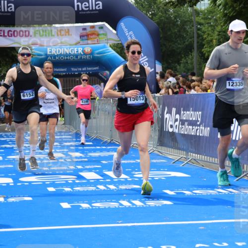29.06.2025 - hella hamburg halbmarathon Strokosch-Dieckow http://msf.ph/oto/8446150 29.06.2025 10:39:24 Ziel 1343, 2546, 2972, 6037, 6152, 8346, 9116, 12335, 12372, 14359, 15013, 15866, 15965 meine-sportfotos.de