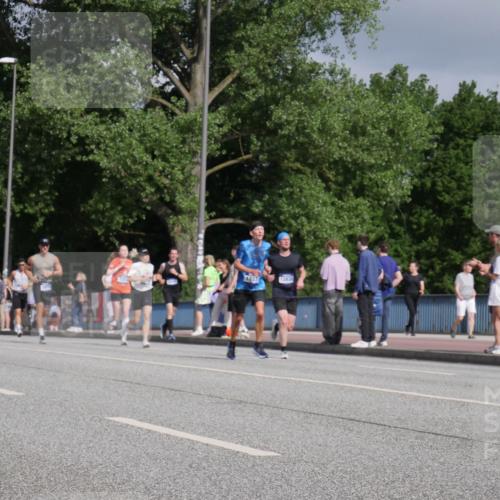 29.06.2025 - hella hamburg halbmarathon Luisa Fischer http://msf.ph/oto/8446160 29.06.2025 09:47:03 Kennedybrücke 13838, 3201, 5367, 8473, 8731, 10156, 10848 meine-sportfotos.de