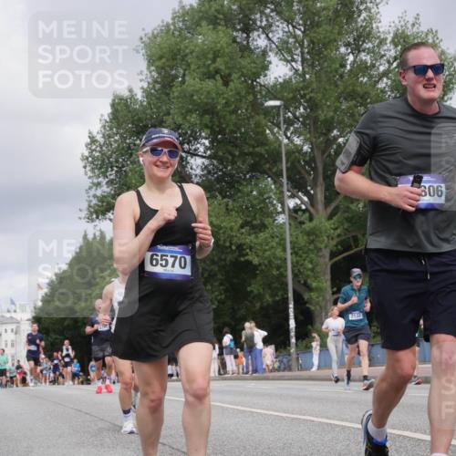 29.06.2025 - hella hamburg halbmarathon Luisa Fischer http://msf.ph/oto/8446166 29.06.2025 10:28:11 Kennedybrücke 6570, 2132, 306, 1395, 2132, 2249, 2280, 2477, 3343, 3786, 4221, 4624, 5138, 5829, 5830, 7528, 8502, 9063 meine-sportfotos.de