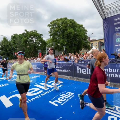 29.06.2025 - hella hamburg halbmarathon Zöllner http://msf.ph/oto/8446190 29.06.2025 10:57:43 Ziel 1239, 1715, 1719, 2606, 2652, 5457, 5458, 10133, 12774, 13523, 14571, 14951, 15217, 15220, 16418, 17455, 17769, 17814, 18388, 18508, 18985 meine-sportfotos.de
