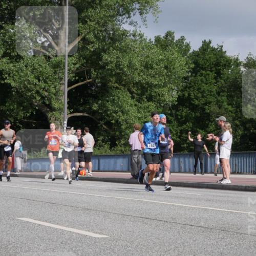 29.06.2025 - hella hamburg halbmarathon Luisa Fischer http://msf.ph/oto/8446193 29.06.2025 09:47:04 Kennedybrücke 18874, 3201, 0150, 4164, 1827, 3201, 5367, 6619, 8473, 10156, 10848 meine-sportfotos.de