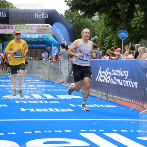 29.06.2025 - hella hamburg halbmarathon Strokosch-Dieckow http://msf.ph/oto/8446203 29.06.2025 10:49:13 Ziel 2013, 4183, 4185, 4832, 6158, 6389, 8112, 9348, 10053, 10184, 10189, 11819, 13450, 14526, 15422, 15523, 16369, 16414, 16731, 17173, 18598, 18842 meine-sportfotos.de
