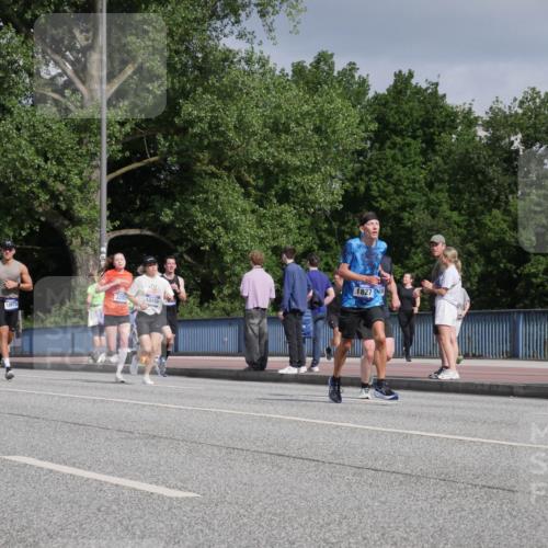 29.06.2025 - hella hamburg halbmarathon Luisa Fischer http://msf.ph/oto/8446206 29.06.2025 09:47:04 Kennedybrücke 18874, 3201, 10156, 1827, 38, 3201, 5367, 6619, 8473, 10156, 10848 meine-sportfotos.de