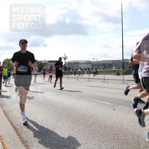 29.06.2025 - hella hamburg halbmarathon Lena Gebhardt http://msf.ph/oto/8446244 29.06.2025 09:53:29 Lombardsbrücke 11283, 16286, 1012, 1391, 1466, 1558, 1735, 1750, 1759, 2048, 2234, 2365, 2402, 2590, 2623, 2890, 2937, 3004, 3146, 3186, 3304, 3414, 3907, 4091, 4140, 4247, 4310, 4553, 4997, 5022, 5132, 5362, 5460, 5532, 5623, 5624, 5650, 5692, 6071, 6081, 6152, 6203, 6282, 6375, 6388, 6460, 6712, 6903, 7147, 7204, 7322, 7385, 7448, 7450, 7480, 7765, 8063, 8145, 8664, 9126, 9626, 9633, 9723, 9965, 13009 meine-sportfotos.de