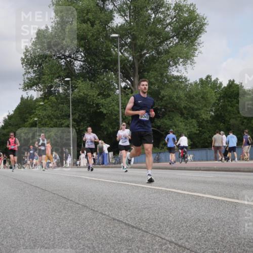 29.06.2025 - hella hamburg halbmarathon Luisa Fischer http://msf.ph/oto/8446247 29.06.2025 10:28:19 Kennedybrücke 1352, 15153, 6261, 5343, 1352, 2132, 2249, 2280, 3343, 4624, 5829, 5830, 6261 meine-sportfotos.de