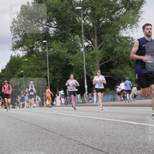 29.06.2025 - hella hamburg halbmarathon Luisa Fischer http://msf.ph/oto/8446260 29.06.2025 10:28:20 Kennedybrücke 1352, 15153, 6261, 43, 1352, 2132, 2249, 2280, 3343, 4624, 5829, 5830, 6261 meine-sportfotos.de