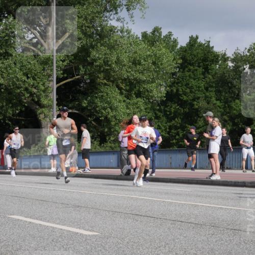 29.06.2025 - hella hamburg halbmarathon Luisa Fischer http://msf.ph/oto/8446262 29.06.2025 09:47:05 Kennedybrücke 18874, 0156, 3201, 5367, 6619, 8473, 10156, 10848 meine-sportfotos.de