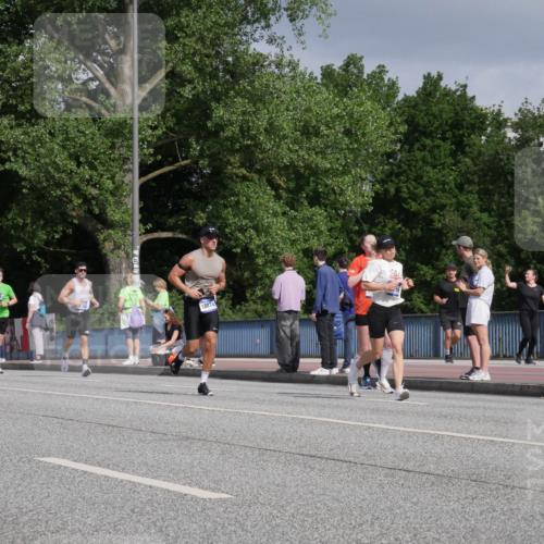 29.06.2025 - hella hamburg halbmarathon Luisa Fischer http://msf.ph/oto/8446277 29.06.2025 09:47:06 Kennedybrücke 18874, 3201, 5367, 6619, 8473, 10156, 10848 meine-sportfotos.de