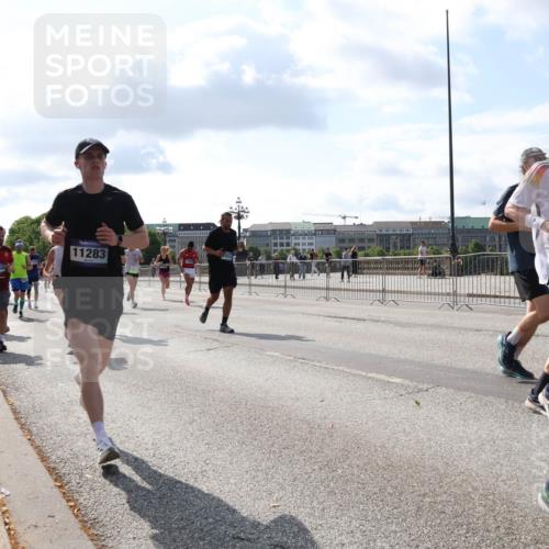 29.06.2025 - hella hamburg halbmarathon Lena Gebhardt http://msf.ph/oto/8446280 29.06.2025 09:53:29 Lombardsbrücke 14200, 11283, 1012, 1391, 1466, 1558, 1735, 1750, 1759, 2048, 2234, 2365, 2402, 2590, 2623, 2890, 2937, 3004, 3146, 3186, 3304, 3414, 3907, 4091, 4140, 4247, 4310, 4553, 4997, 5022, 5132, 5362, 5460, 5532, 5623, 5624, 5650, 5692, 6071, 6081, 6152, 6203, 6282, 6375, 6388, 6460, 6712, 6903, 7147, 7204, 7322, 7385, 7448, 7450, 7480, 7765, 8063, 8145, 8664, 9126, 9626, 9633, 9723, 9965, 13009 meine-sportfotos.de