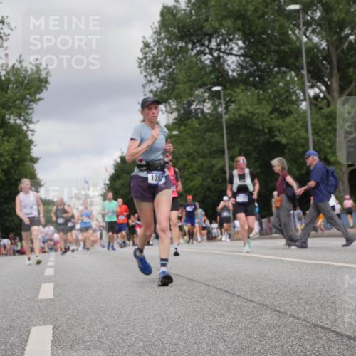 29.06.2025 - hella hamburg halbmarathon Luisa Fischer http://msf.ph/oto/8446325 29.06.2025 10:28:23 Kennedybrücke 1352, 15, 1352, 2249, 3132, 3343, 6261 meine-sportfotos.de