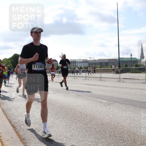29.06.2025 - hella hamburg halbmarathon Lena Gebhardt http://msf.ph/oto/8446327 29.06.2025 09:53:29 Lombardsbrücke 14200, 310, 11283, 15519, 1446, 1012, 1391, 1466, 1558, 1735, 1750, 1759, 2048, 2234, 2365, 2402, 2590, 2623, 2890, 2937, 3004, 3146, 3186, 3304, 3414, 3907, 4091, 4140, 4247, 4310, 4553, 4997, 5022, 5132, 5362, 5460, 5532, 5623, 5624, 5650, 5692, 6071, 6081, 6152, 6203, 6282, 6375, 6388, 6460, 6712, 6903, 7147, 7204, 7322, 7385, 7448, 7450, 7480, 7765, 8063, 8145, 8664, 9126, 9626, 9633, 9723, 9965, 13009 meine-sportfotos.de