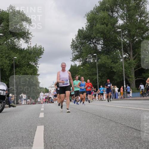 29.06.2025 - hella hamburg halbmarathon Luisa Fischer http://msf.ph/oto/8446351 29.06.2025 10:28:29 Kennedybrücke 32, 8083, 9927, 4111, 3132, 4008, 4010, 4111, 6261, 8083, 9927 meine-sportfotos.de