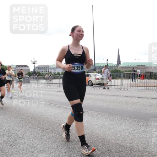 29.06.2025 - hella hamburg halbmarathon Lena Gebhardt http://msf.ph/oto/8446377 29.06.2025 10:30:07 Lombardsbrücke 1676, 16182, 5350, 1097, 1547, 1694, 2302, 2699, 2901, 3443, 3573, 3613, 4395, 4580, 5063, 5322, 5350, 6598, 6616, 6626, 8388, 8792, 8941, 9095, 9937, 10162, 10880, 11376, 11444, 11634, 12216, 12227, 12305, 12349, 12350, 12504, 12537, 12710, 13031, 13418, 13810, 14304, 15266, 15938, 16182, 16601, 16604, 16735, 16769, 17529, 18046, 18385, 18503, 18671 meine-sportfotos.de