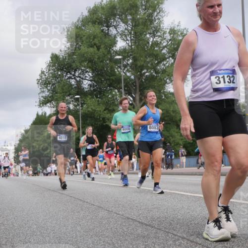29.06.2025 - hella hamburg halbmarathon Luisa Fischer http://msf.ph/oto/8446382 29.06.2025 10:28:32 Kennedybrücke 4010, 4008, 8083, 3132, 3132, 4008, 4010, 4111, 4797, 8083, 8276, 8962, 9927 meine-sportfotos.de