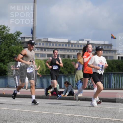 29.06.2025 - hella hamburg halbmarathon Luisa Fischer http://msf.ph/oto/8446390 29.06.2025 09:47:09 Kennedybrücke 18874, 14164, 15, 3201, 6619, 10156 meine-sportfotos.de