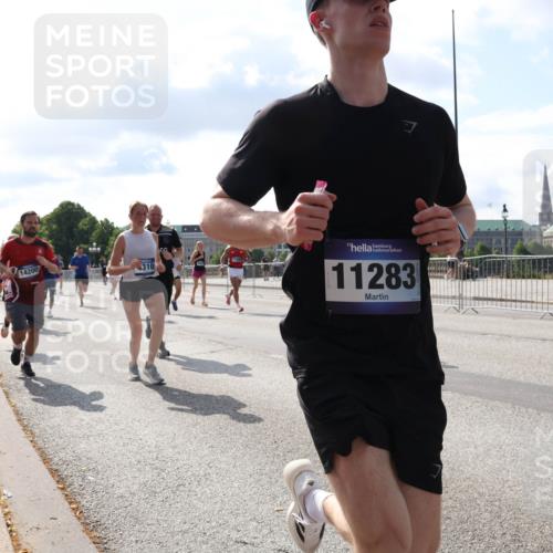 29.06.2025 - hella hamburg halbmarathon Lena Gebhardt http://msf.ph/oto/8446396 29.06.2025 09:53:30 Lombardsbrücke 14200, 4310, 11283, 1012, 1391, 1466, 1558, 1735, 1750, 1759, 2048, 2234, 2365, 2402, 2516, 2590, 2623, 2890, 2937, 3004, 3146, 3186, 3304, 3414, 3907, 4091, 4140, 4247, 4310, 4553, 4997, 5022, 5132, 5362, 5460, 5532, 5623, 5624, 5650, 5692, 6071, 6081, 6152, 6203, 6282, 6375, 6388, 6460, 6575, 6712, 6903, 7147, 7204, 7322, 7385, 7448, 7450, 7480, 7765, 8063, 8145, 8664, 9126, 9626, 9633, 9723, 9965, 11077, 13009 meine-sportfotos.de