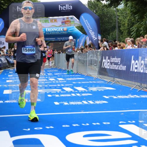 29.06.2025 - hella hamburg halbmarathon Strokosch-Dieckow http://msf.ph/oto/8446398 29.06.2025 10:39:21 Ziel 1343, 2044, 2546, 2972, 4565, 5752, 6037, 6152, 8319, 8346, 8925, 12046, 12335, 12372, 13479, 14359, 15013, 15866, 17646 meine-sportfotos.de