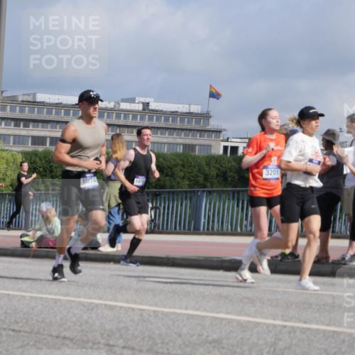 29.06.2025 - hella hamburg halbmarathon Luisa Fischer http://msf.ph/oto/8446406 29.06.2025 09:47:09 Kennedybrücke 18814, 3201, 3201, 6619, 10156 meine-sportfotos.de