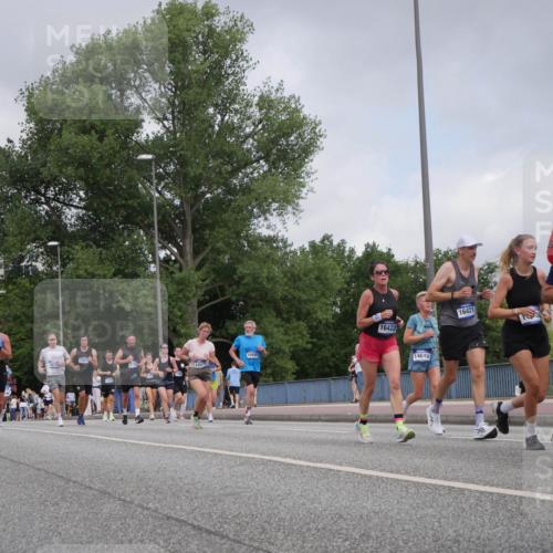 29.06.2025 - hella hamburg halbmarathon Luisa Fischer http://msf.ph/oto/8446444 29.06.2025 10:28:36 Kennedybrücke 8962, 8276, 16422, 14649, 16421, 9927, 3113, 3132, 4008, 4010, 4111, 4797, 8083, 8276, 8962, 9927 meine-sportfotos.de
