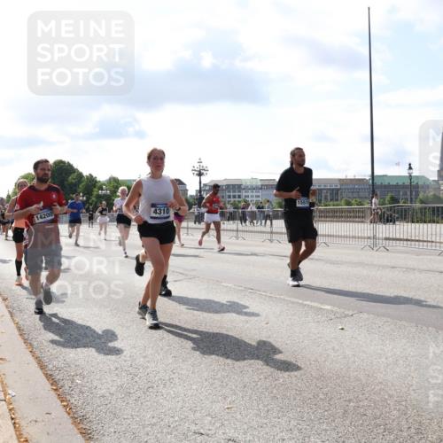 29.06.2025 - hella hamburg halbmarathon Lena Gebhardt http://msf.ph/oto/8446445 29.06.2025 09:53:30 Lombardsbrücke 14200, 4310, 15519, 1012, 1391, 1466, 1558, 1735, 1750, 1759, 2048, 2234, 2365, 2402, 2516, 2590, 2623, 2890, 2937, 3004, 3146, 3186, 3304, 3414, 3907, 4091, 4140, 4247, 4310, 4553, 4997, 5022, 5132, 5362, 5460, 5532, 5623, 5624, 5650, 5692, 6071, 6081, 6152, 6203, 6282, 6375, 6388, 6460, 6575, 6712, 6903, 7147, 7204, 7322, 7385, 7448, 7450, 7480, 7765, 8063, 8145, 8664, 9126, 9626, 9633, 9723, 9965, 11077, 13009 meine-sportfotos.de