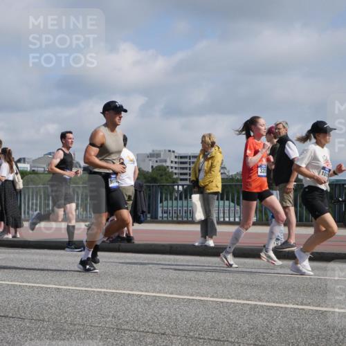 29.06.2025 - hella hamburg halbmarathon Luisa Fischer http://msf.ph/oto/8446450 29.06.2025 09:47:11 Kennedybrücke 1814, 320, 1015, 3201, 5269, 6619, 10156 meine-sportfotos.de