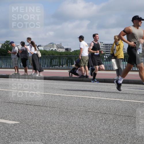 29.06.2025 - hella hamburg halbmarathon Luisa Fischer http://msf.ph/oto/8446461 29.06.2025 09:47:11 Kennedybrücke 3201, 5269, 6619, 10156 meine-sportfotos.de
