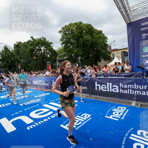 29.06.2025 - hella hamburg halbmarathon Zöllner http://msf.ph/oto/8446465 29.06.2025 10:57:47 Ziel 1715, 1719, 1972, 2034, 2606, 5391, 7833, 10133, 10599, 12440, 12774, 13523, 14737, 15217, 16418, 17201, 17455, 18388, 18508, 18727, 18985 meine-sportfotos.de