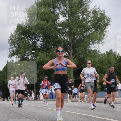 29.06.2025 - hella hamburg halbmarathon Luisa Fischer http://msf.ph/oto/8446494 29.06.2025 10:28:40 Kennedybrücke 5814, 17535, 8962, 17817, 11816, 8276, 23, 4797, 3113, 16927, 3099, 3113, 4797, 5814, 7778, 8276, 8962, 9927 meine-sportfotos.de