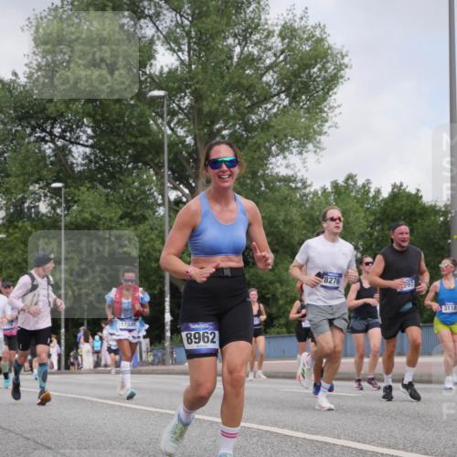 29.06.2025 - hella hamburg halbmarathon Luisa Fischer http://msf.ph/oto/8446503 29.06.2025 10:28:41 Kennedybrücke 5814, 17535, 8962, 8276, 3113, 16927, 2000, 3099, 3113, 4444, 4797, 5814, 7778, 8276, 8962 meine-sportfotos.de