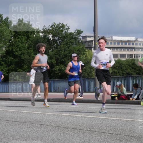 29.06.2025 - hella hamburg halbmarathon Luisa Fischer http://msf.ph/oto/8446510 29.06.2025 09:47:16 Kennedybrücke 1414, 488, 1588, 16508, 1758, 5269, 6619, 10486 meine-sportfotos.de