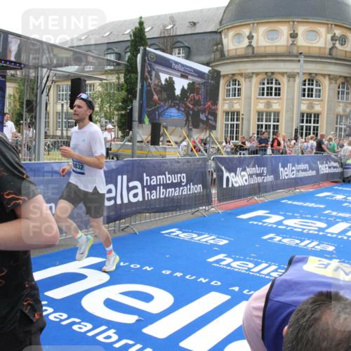 29.06.2025 - hella hamburg halbmarathon Michael Strokosch http://msf.ph/oto/8446535 29.06.2025 10:27:43 Ziel 2203, 5367, 7651, 8731, 10655, 17354, 17893, 18832 meine-sportfotos.de