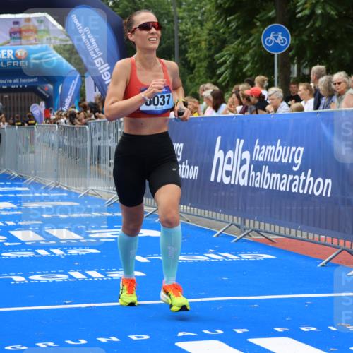 29.06.2025 - hella hamburg halbmarathon Strokosch-Dieckow http://msf.ph/oto/8446541 29.06.2025 10:39:20 Ziel 2044, 2546, 2972, 4565, 5752, 6037, 6152, 8319, 8346, 8925, 12046, 12335, 12372, 13479, 14311, 14359, 15013, 15866, 17646 meine-sportfotos.de