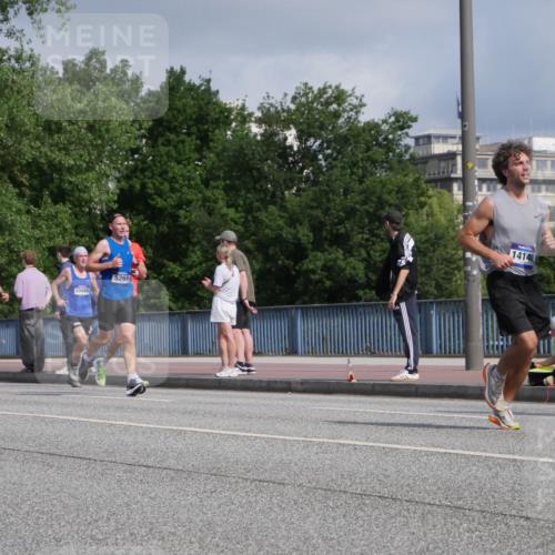 29.06.2025 - hella hamburg halbmarathon Luisa Fischer http://msf.ph/oto/8446542 29.06.2025 09:47:17 Kennedybrücke 19142, 10486, 5269, 14140, 17488, 1758, 5269, 6619, 10486 meine-sportfotos.de