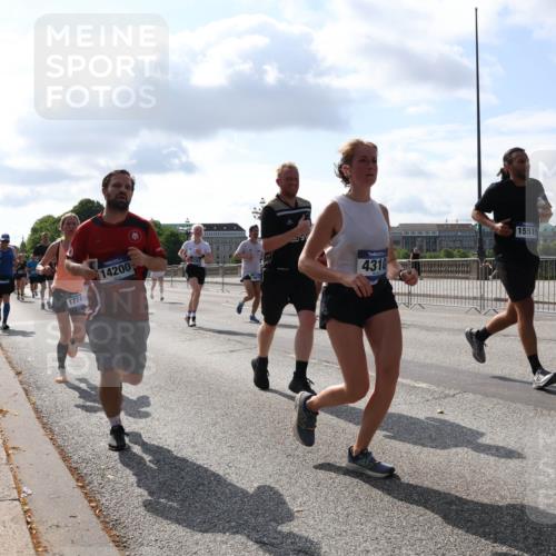 29.06.2025 - hella hamburg halbmarathon Lena Gebhardt http://msf.ph/oto/8446550 29.06.2025 09:53:31 Lombardsbrücke 1774, 14200, 1867, 4310, 15519, 38888, 1012, 1391, 1466, 1558, 1735, 1750, 1759, 2234, 2365, 2402, 2516, 2590, 2623, 2890, 2937, 3004, 3146, 3186, 3304, 3414, 3907, 4091, 4140, 4247, 4310, 4553, 4997, 5022, 5115, 5132, 5362, 5460, 5532, 5623, 5624, 5650, 5692, 6071, 6081, 6152, 6203, 6282, 6375, 6388, 6460, 6575, 6712, 6903, 7147, 7204, 7322, 7385, 7448, 7450, 7480, 7765, 8063, 8664, 9030, 9126, 9626, 9633, 9723, 9965, 11077, 13009 meine-sportfotos.de