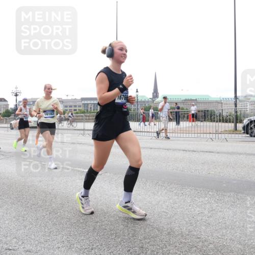 29.06.2025 - hella hamburg halbmarathon Lena Gebhardt http://msf.ph/oto/8446587 29.06.2025 10:30:08 Lombardsbrücke 14304, 16182, 16769, 1097, 1547, 1694, 2302, 2699, 2901, 3443, 3573, 3613, 4395, 4580, 5063, 5322, 5350, 6598, 6616, 6626, 8388, 8792, 8941, 9095, 9937, 10162, 10880, 11376, 11444, 12216, 12227, 12305, 12349, 12350, 12504, 12537, 12710, 13031, 13418, 13810, 14304, 15266, 15938, 16182, 16601, 16604, 16735, 16769, 17529, 18046, 18385, 18503, 18671 meine-sportfotos.de