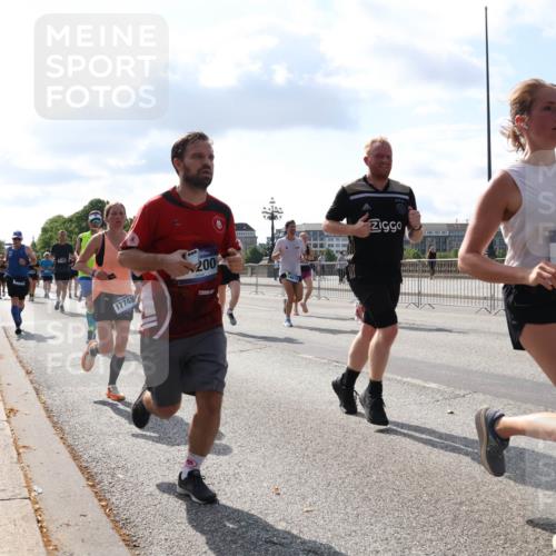 29.06.2025 - hella hamburg halbmarathon Lena Gebhardt http://msf.ph/oto/8446605 29.06.2025 09:53:31 Lombardsbrücke 17748, 200, 4310, 1551, 1012, 1391, 1466, 1558, 1735, 1750, 1759, 2234, 2365, 2402, 2516, 2590, 2623, 2890, 2937, 3004, 3146, 3186, 3304, 3414, 3907, 4091, 4140, 4247, 4310, 4553, 4997, 5022, 5115, 5132, 5362, 5460, 5532, 5623, 5624, 5650, 5692, 6071, 6081, 6152, 6203, 6282, 6375, 6388, 6460, 6575, 6712, 6903, 7147, 7204, 7322, 7385, 7448, 7450, 7480, 7765, 8063, 8664, 9030, 9126, 9626, 9633, 9723, 9965, 11077, 13009 meine-sportfotos.de