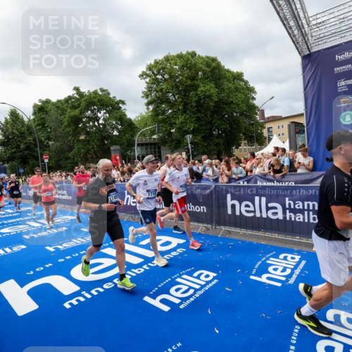 29.06.2025 - hella hamburg halbmarathon Zöllner http://msf.ph/oto/8446617 29.06.2025 10:57:50 Ziel 1715, 1719, 1972, 2034, 2806, 5391, 7269, 7833, 10133, 10599, 10703, 12440, 12523, 14737, 16418, 16517, 17201, 17455, 18492, 18508, 18727, 18985 meine-sportfotos.de