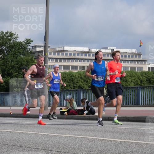 29.06.2025 - hella hamburg halbmarathon Luisa Fischer http://msf.ph/oto/8446647 29.06.2025 09:47:19 Kennedybrücke 19142, 5269, 10486, 18737, 1758, 2746, 5269, 6781, 10486 meine-sportfotos.de