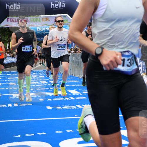 29.06.2025 - hella hamburg halbmarathon Strokosch-Dieckow http://msf.ph/oto/8446657 29.06.2025 10:39:15 Ziel 2044, 3282, 4565, 5752, 6037, 8319, 8925, 11305, 12046, 13479, 13729, 14311, 14359, 15556, 15866, 16656, 17646, 17668, 18149, 18547 meine-sportfotos.de