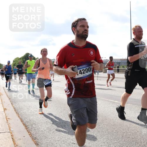 29.06.2025 - hella hamburg halbmarathon Lena Gebhardt http://msf.ph/oto/8446673 29.06.2025 09:53:31 Lombardsbrücke 607, 17748, 000, 4200, 1012, 1391, 1466, 1558, 1735, 1750, 1759, 2234, 2365, 2402, 2516, 2590, 2623, 2890, 2937, 3004, 3146, 3186, 3304, 3414, 3907, 4091, 4140, 4247, 4310, 4553, 4997, 5022, 5115, 5132, 5362, 5460, 5532, 5623, 5624, 5650, 5692, 6071, 6081, 6152, 6203, 6282, 6375, 6388, 6460, 6575, 6712, 6903, 7147, 7204, 7322, 7385, 7448, 7450, 7480, 7765, 8063, 8664, 9030, 9126, 9626, 9633, 9723, 9965, 11077, 13009 meine-sportfotos.de