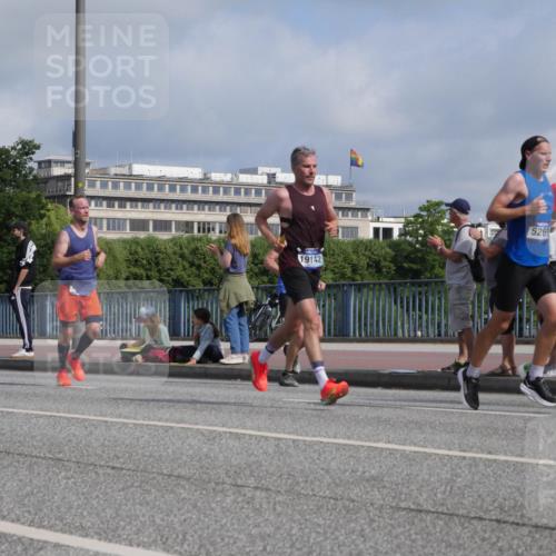 29.06.2025 - hella hamburg halbmarathon Luisa Fischer http://msf.ph/oto/8446676 29.06.2025 09:47:20 Kennedybrücke 19142, 5269, 1873, 1758, 2746, 5269, 6781, 10486 meine-sportfotos.de
