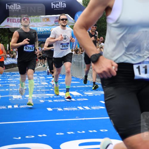 29.06.2025 - hella hamburg halbmarathon Strokosch-Dieckow http://msf.ph/oto/8446680 29.06.2025 10:39:15 Ziel 2044, 3282, 4565, 5752, 6037, 8319, 8925, 11305, 12046, 13479, 13729, 14311, 14359, 15556, 15866, 16656, 17646, 17668, 18149, 18547 meine-sportfotos.de