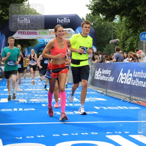29.06.2025 - hella hamburg halbmarathon Strokosch-Dieckow http://msf.ph/oto/8446681 29.06.2025 10:49:07 Ziel 2013, 4832, 4847, 4890, 6389, 7297, 8112, 8302, 8821, 10184, 13614, 15523, 16369, 16414, 16627, 16731, 17173, 17632, 18598, 18842 meine-sportfotos.de