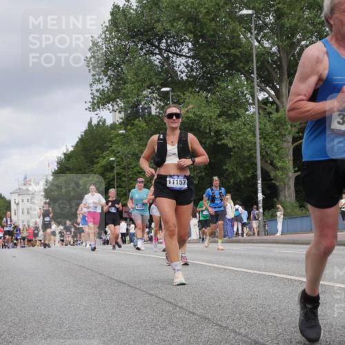 29.06.2025 - hella hamburg halbmarathon Luisa Fischer http://msf.ph/oto/8446688 29.06.2025 10:28:51 Kennedybrücke 6869, 11400, 18198, 11157, 3053, 1627, 1740, 2000, 3053, 3920, 4444, 5814, 6869, 7778 meine-sportfotos.de