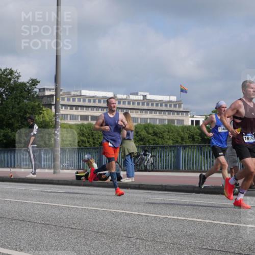 29.06.2025 - hella hamburg halbmarathon Luisa Fischer http://msf.ph/oto/8446690 29.06.2025 09:47:21 Kennedybrücke 1048, 19142, 1758, 2746, 5070, 5269, 6781, 10171, 10486 meine-sportfotos.de