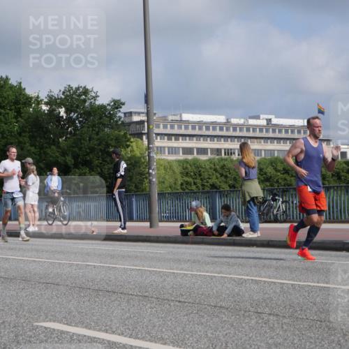 29.06.2025 - hella hamburg halbmarathon Luisa Fischer http://msf.ph/oto/8446703 29.06.2025 09:47:21 Kennedybrücke 12900, 1116, 18871, 1758, 2746, 5070, 5269, 6781, 10171, 10486 meine-sportfotos.de